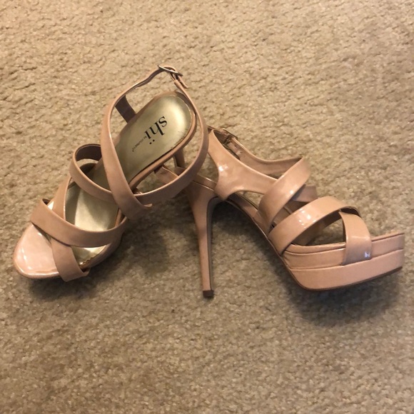 Strappy high heels with a platform from Shi. - Picture 2 of 2